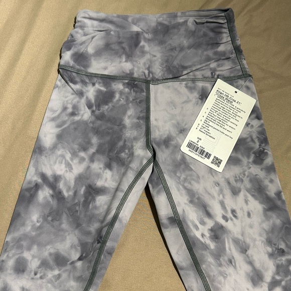 Lululemon Align 21” Crop Cross Waist size 2 - Picture 5 of 5